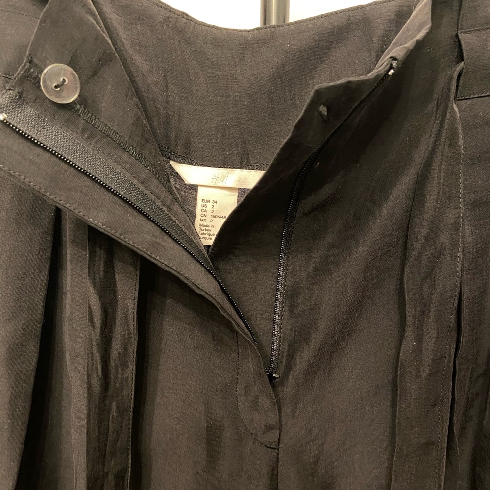 [BUNDLE 2/$15] H&M Wide Black Paper Pants - Picture 5 of 7